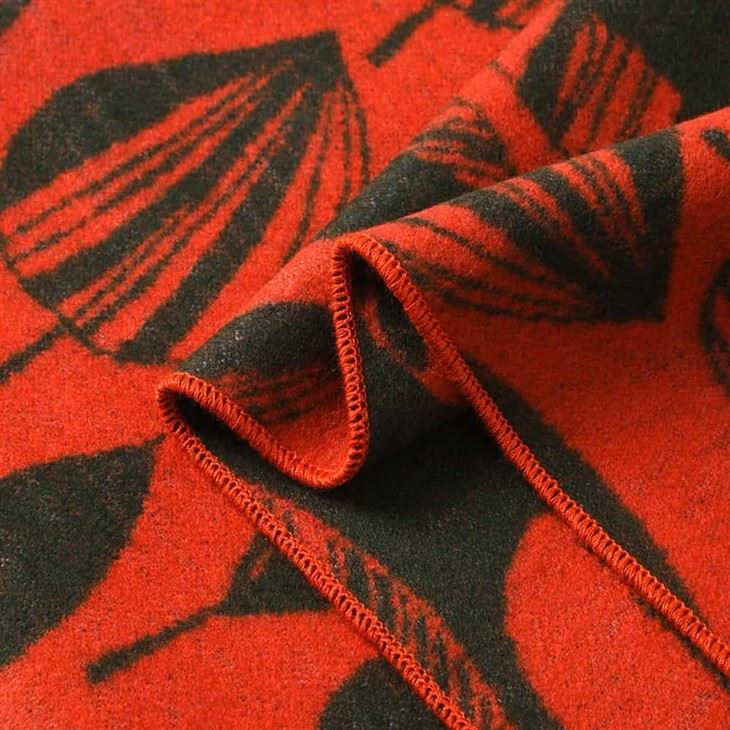 YiLi Leaf Pattern Jacquard Silk Shawl: Timeless Elegance